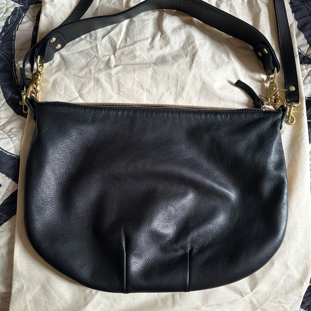 Clare V Moyen Messenger